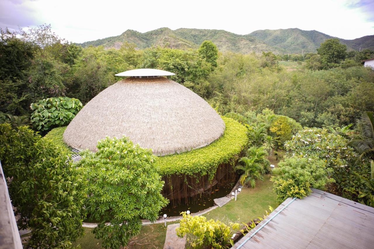 Mittapan Hotel Kanchanaburi Esterno foto