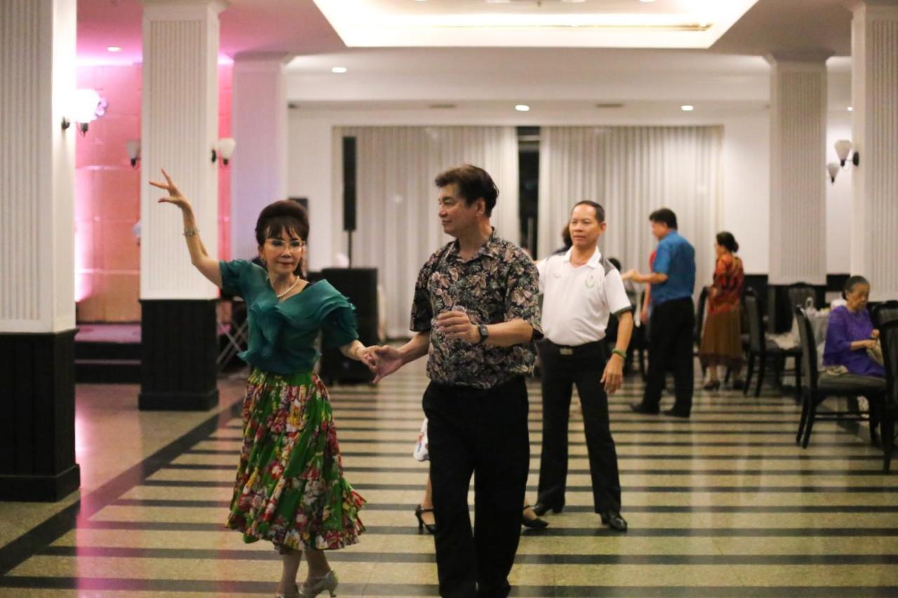 Mittapan Hotel Kanchanaburi Esterno foto