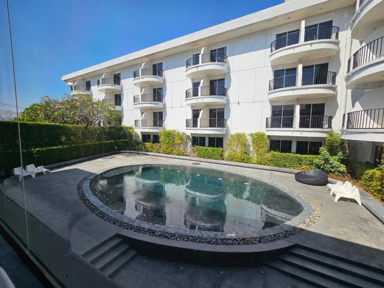 Mittapan Hotel Kanchanaburi Esterno foto